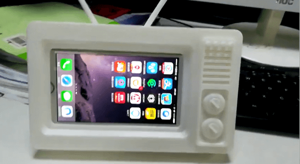 一技術(shù)宅的腦洞：3D打印復(fù)古電視機(jī)竟能‘吃掉’手機(jī)！